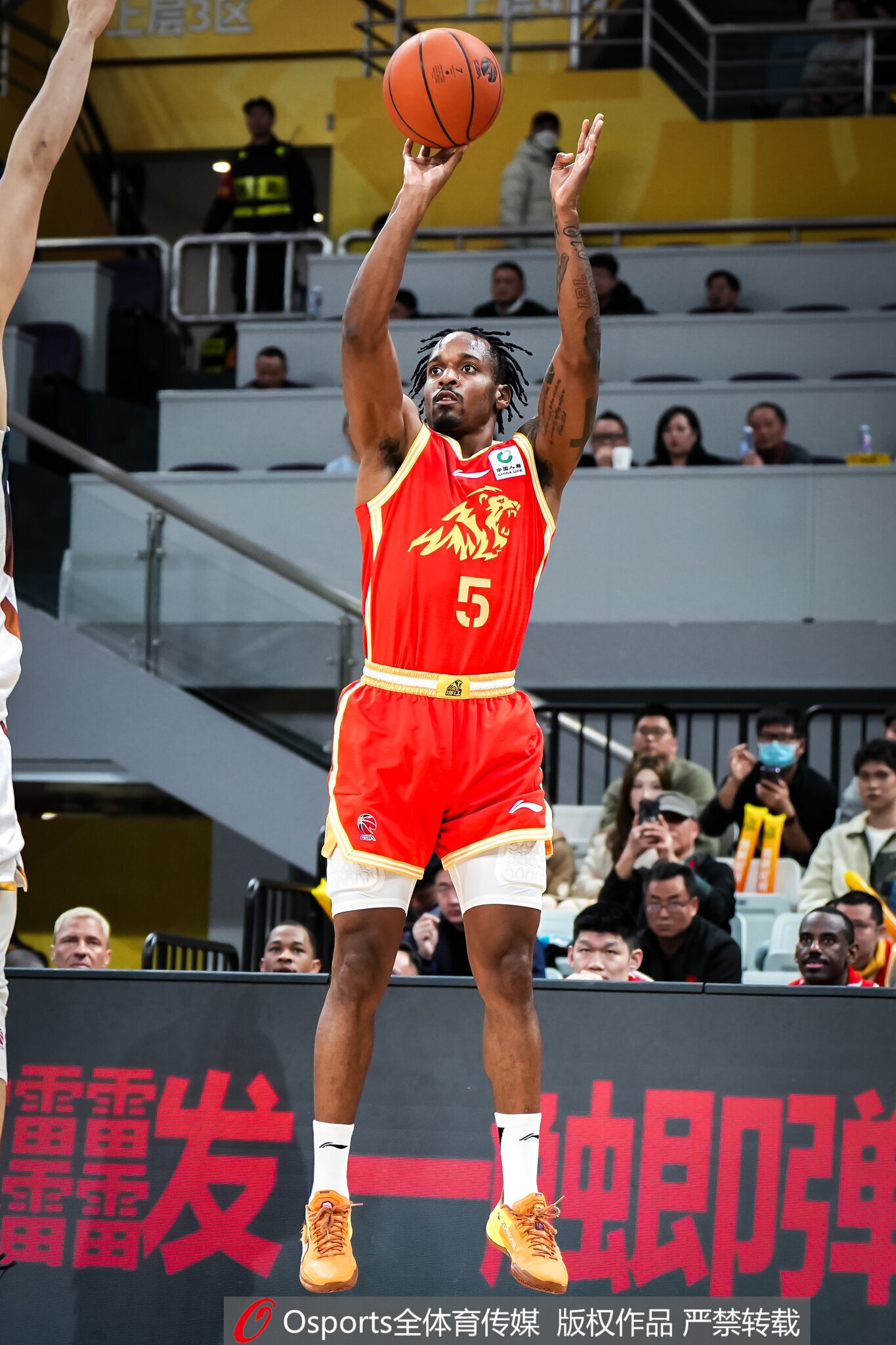 媒体人：布朗带着光环重回北京 健康的他是CBA现阶段的顶级外援