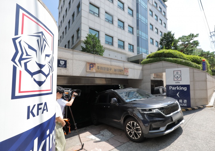 历史首次！韩国足协遭警方突袭搜查，员工普遍认为该来的总算来了