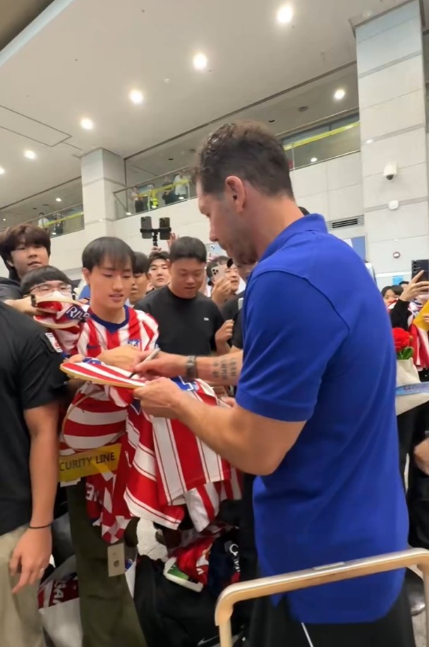 马卡：李刚仁还未亮相 马竞已在韩国受热捧，尤其是队长科克