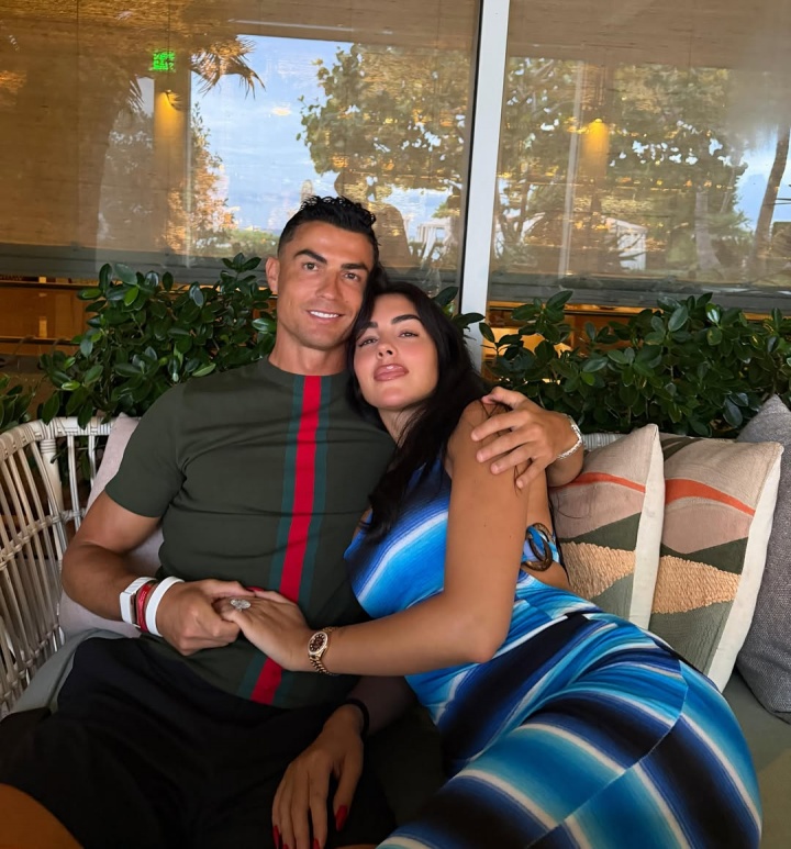 C罗明天办婚礼？西媒调查：葡萄牙主持称C罗2位姐姐及好友均否认