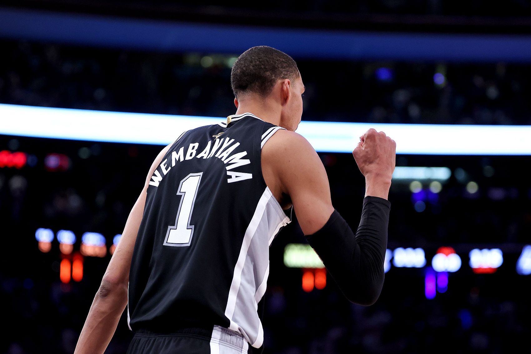 费尔斯：欢迎来NBA时刻是打文班亚马 你能做的事很有限