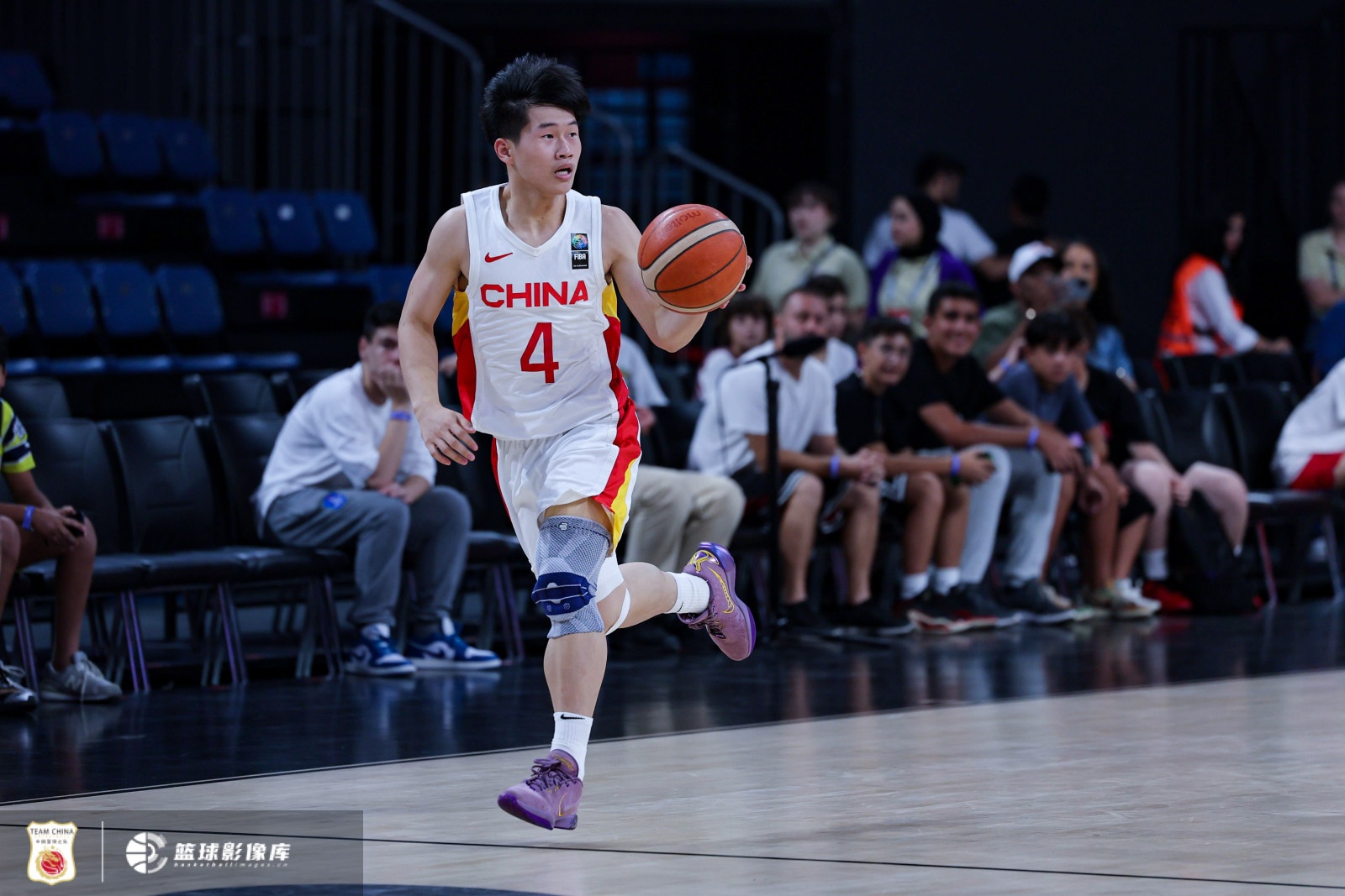 媒体人：何文炜表现不错 有理由对他伤愈之后大学生涯有更多期待