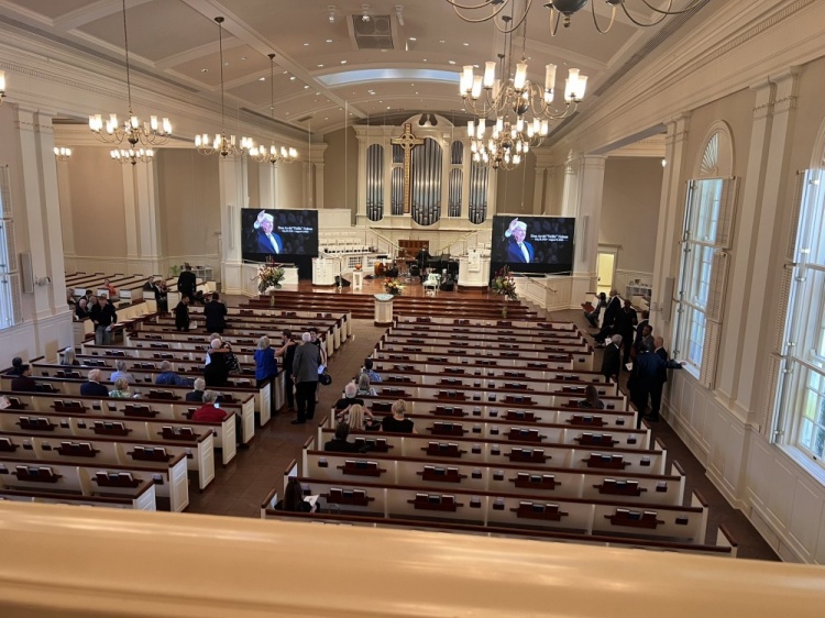 老尼尔森追思会今日举行 波波维奇&卡莱尔等人悉数出席