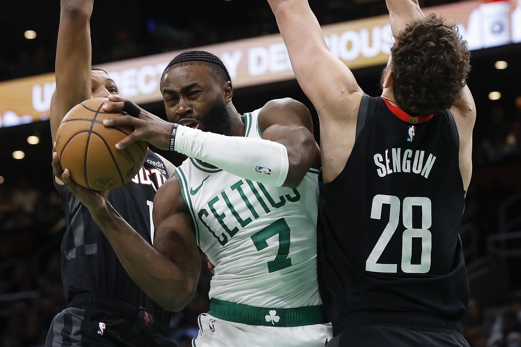 火箭媒体人：不会用申京换布朗 他是NBA前五甚至前三中锋