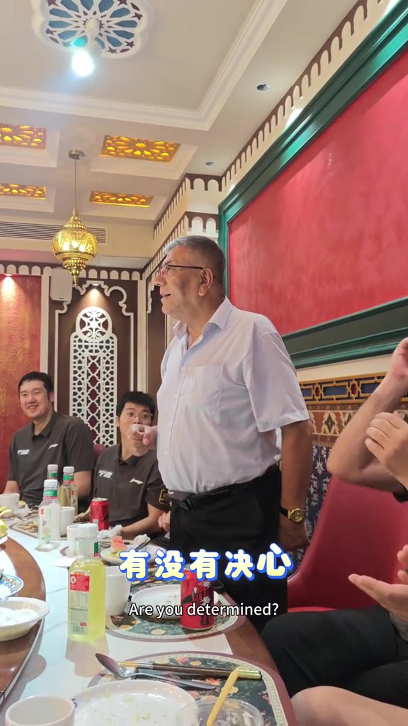 这个氛围真好！鲁吐布拉赛后宴请宁波男篮全队吃烤全羊