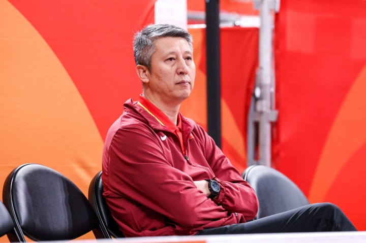 媒体人：讽刺的是 郭导之前不管是带辽宁or广州 篮板都是球队强项