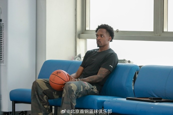 北京官博晒巴里·布朗训练照：好久不见 来了就练 欢迎布朗到队！