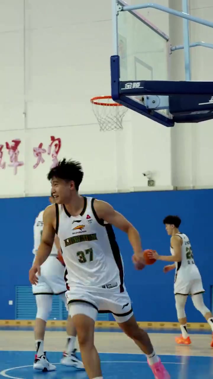 辽宁男篮与阿根廷博卡青年教学赛进球集锦 三外援均有不错表现