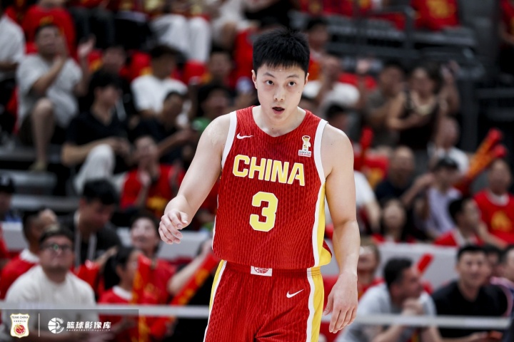 胡明轩：非常荣幸能当中国代表团的旗手 这是一份荣耀一份激励